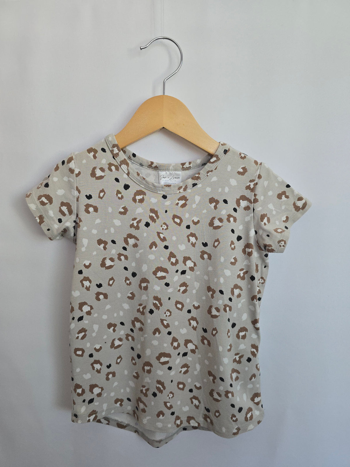 Jax & Lennon Snow Leopard Basic Tee • 3-4 years