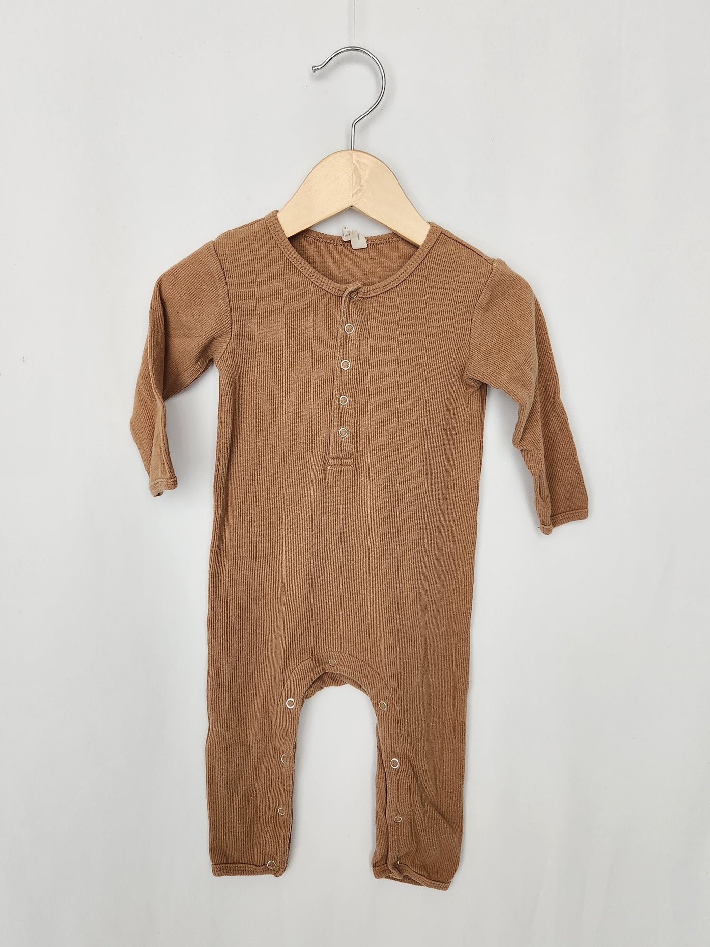 Quincy Mae Ribbed Snap Romper • 12-18 months