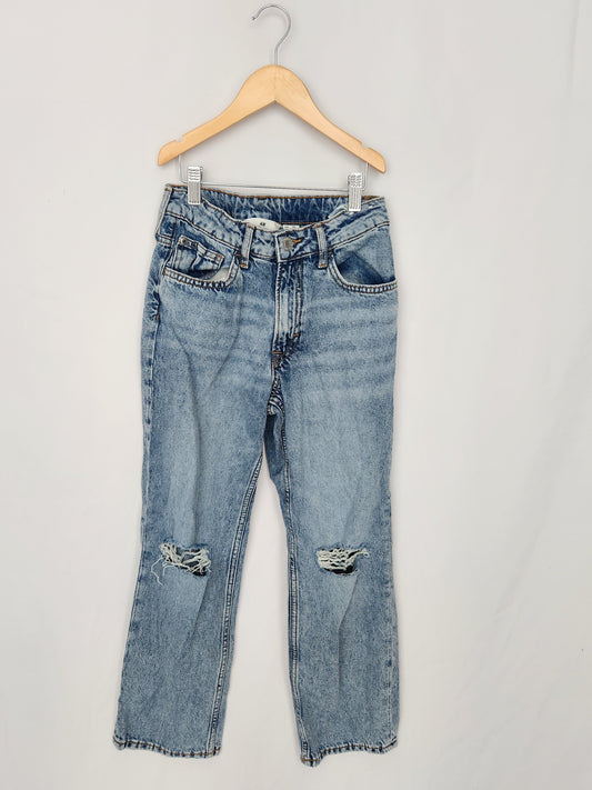 H&M Loose Fit Jeans • 9-10 years