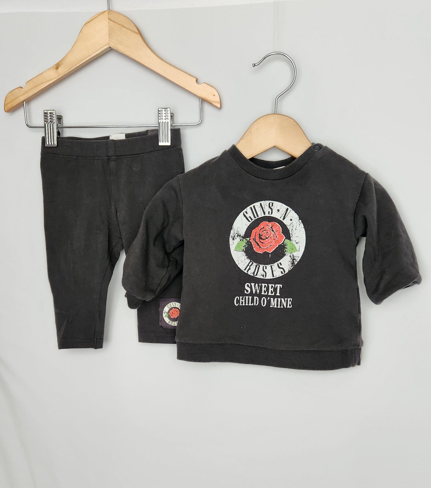 H&M Guns N Roses Sweatshirt & Leggings • 4-6 months