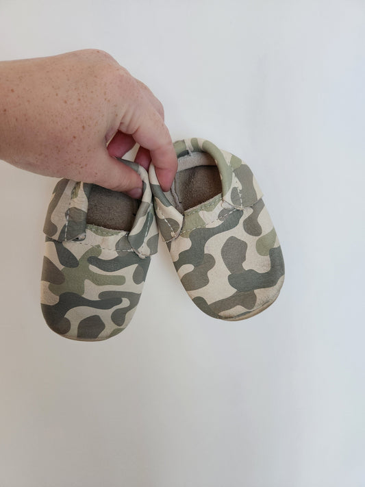 Minimoc Camo Soft Sole Shoes • 5C