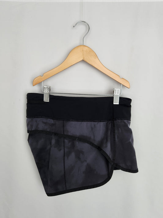 Lululemon Speed Short • 8 Medium