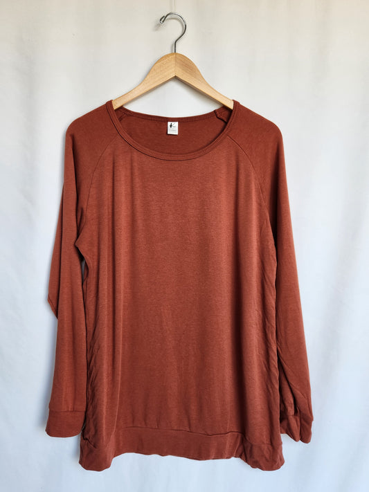 Kindred Studio Little & Lively Brick Pullover • X-Large