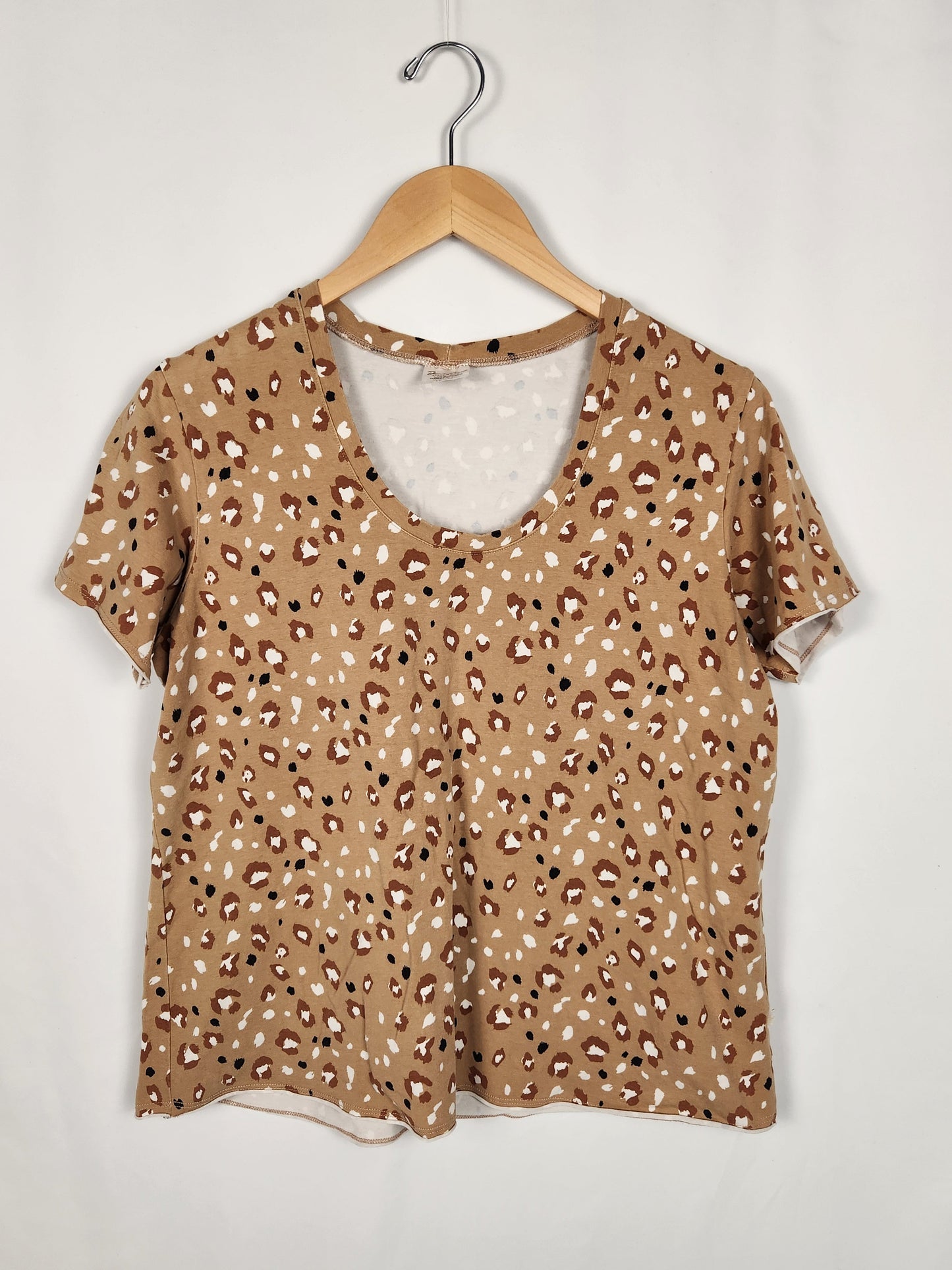 Jax & Lennon Leopard Basic Tee • Medium