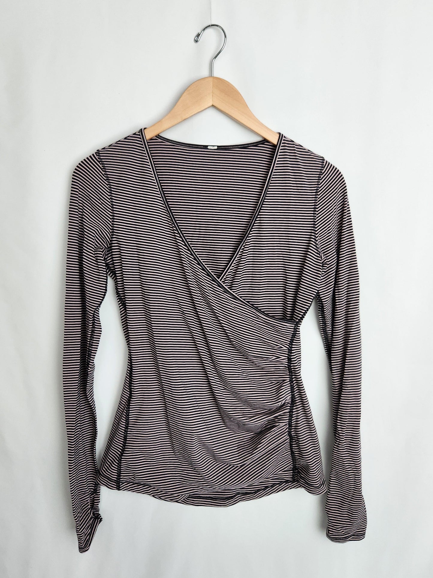 Lululemon Stripe Long Sleeve Top • 6 Small