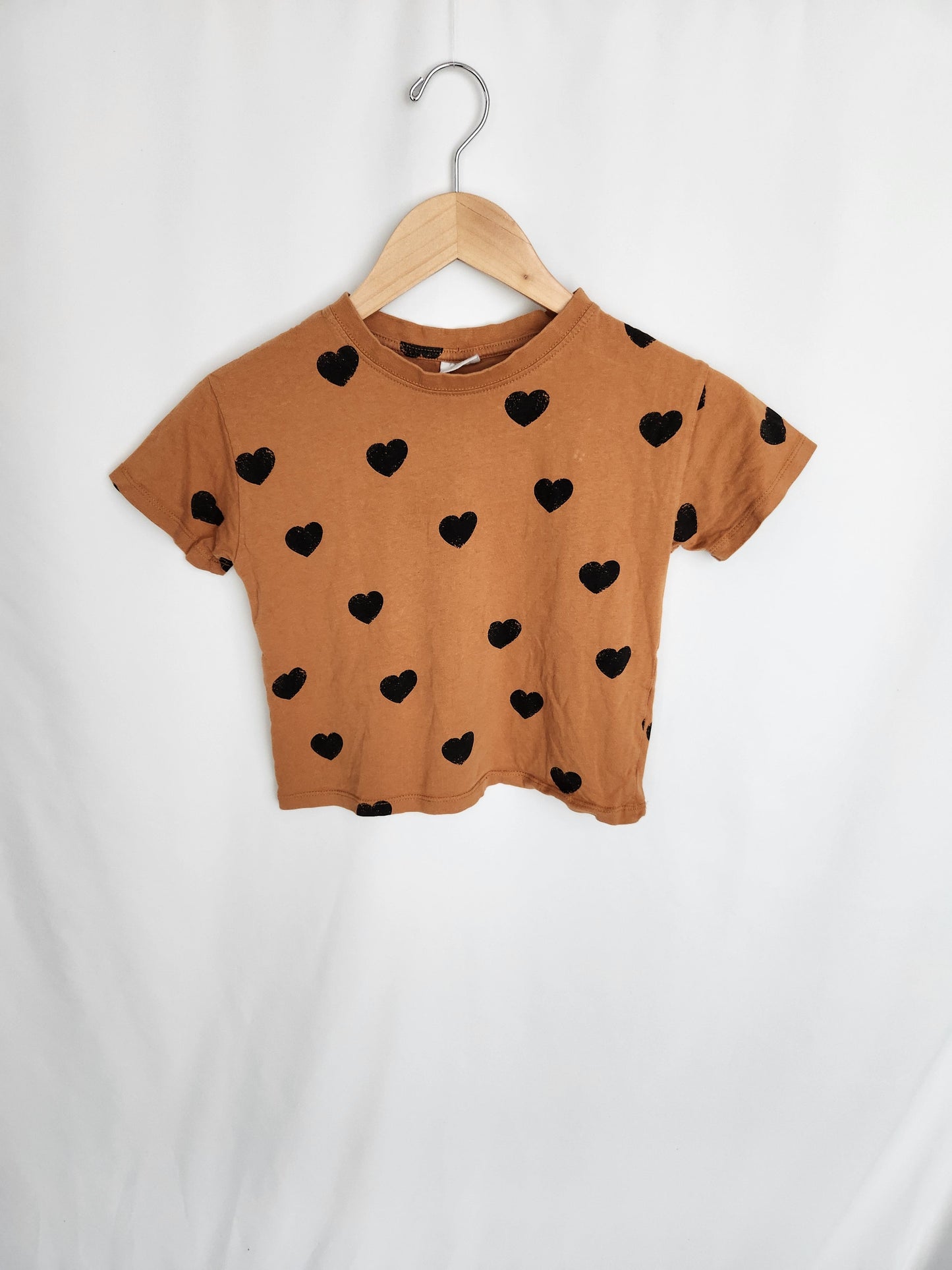 Zara Hearts Basic Tee • 7 years