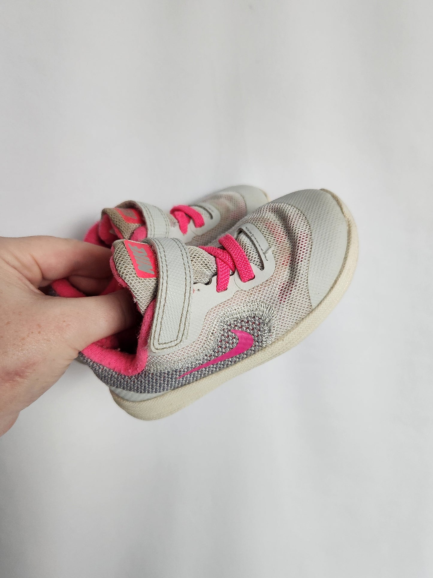 Nike Revolution Grey/Pink Runners • 7C