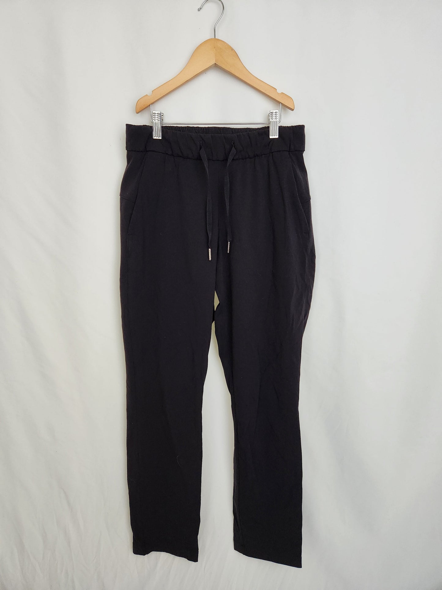 Lululemon On The Fly 7/8 Pants • 4 Small