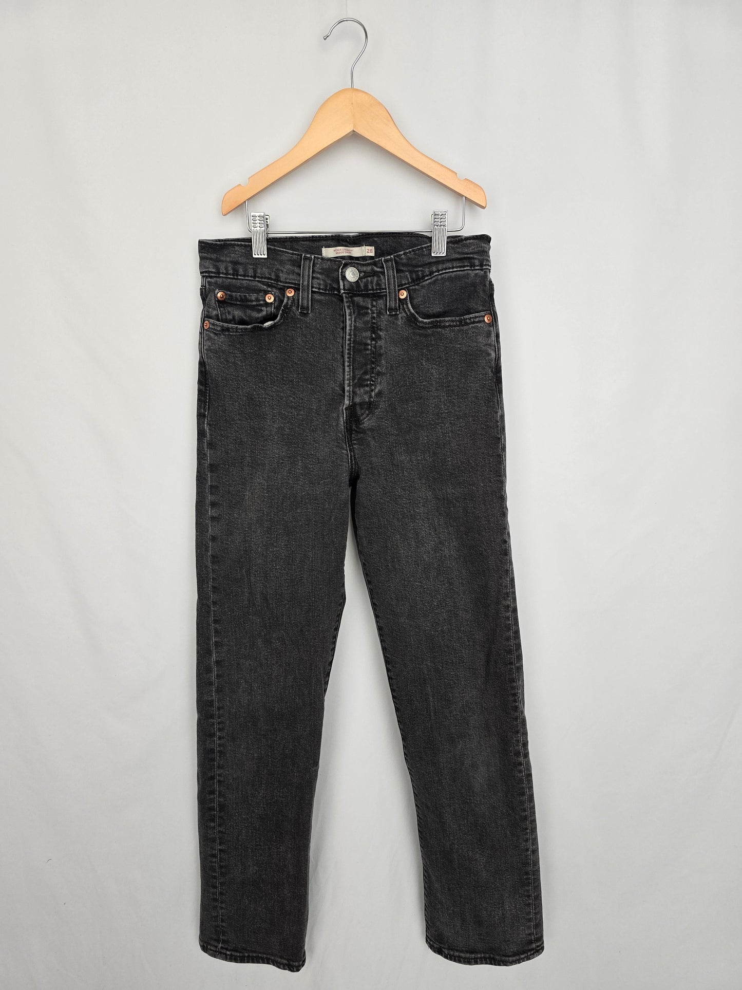 Levi's Grey Wedgie Straight Fit Jeans • 28 Small