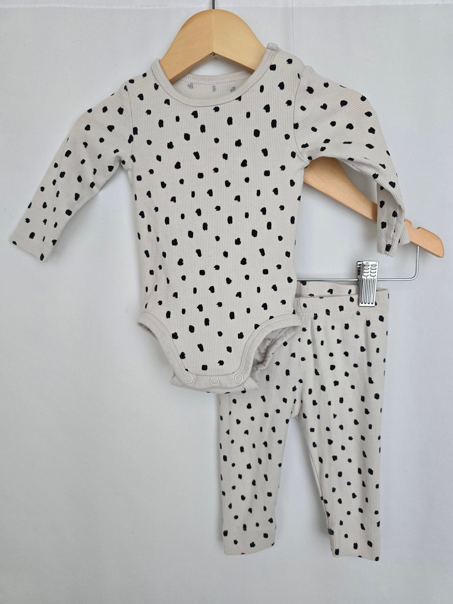 H&M Cream Dotty Ribbed Set • 2-4 months