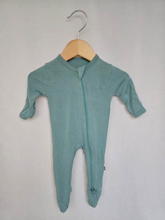 Kyte Seafoam Zip Footie *stains* • Newborn