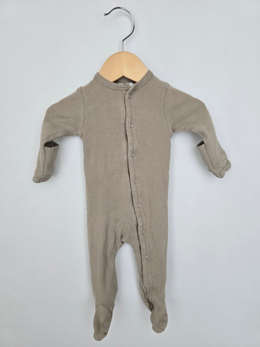 Mebie Baby Taupe Ribbed Snap Footie *stain* • 0-3 months