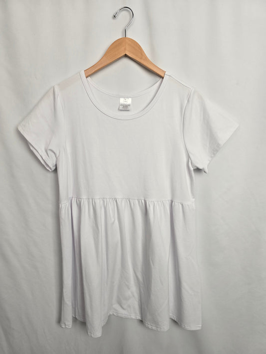 Tiny Button Apparel White Ladies Peplum Top • Large