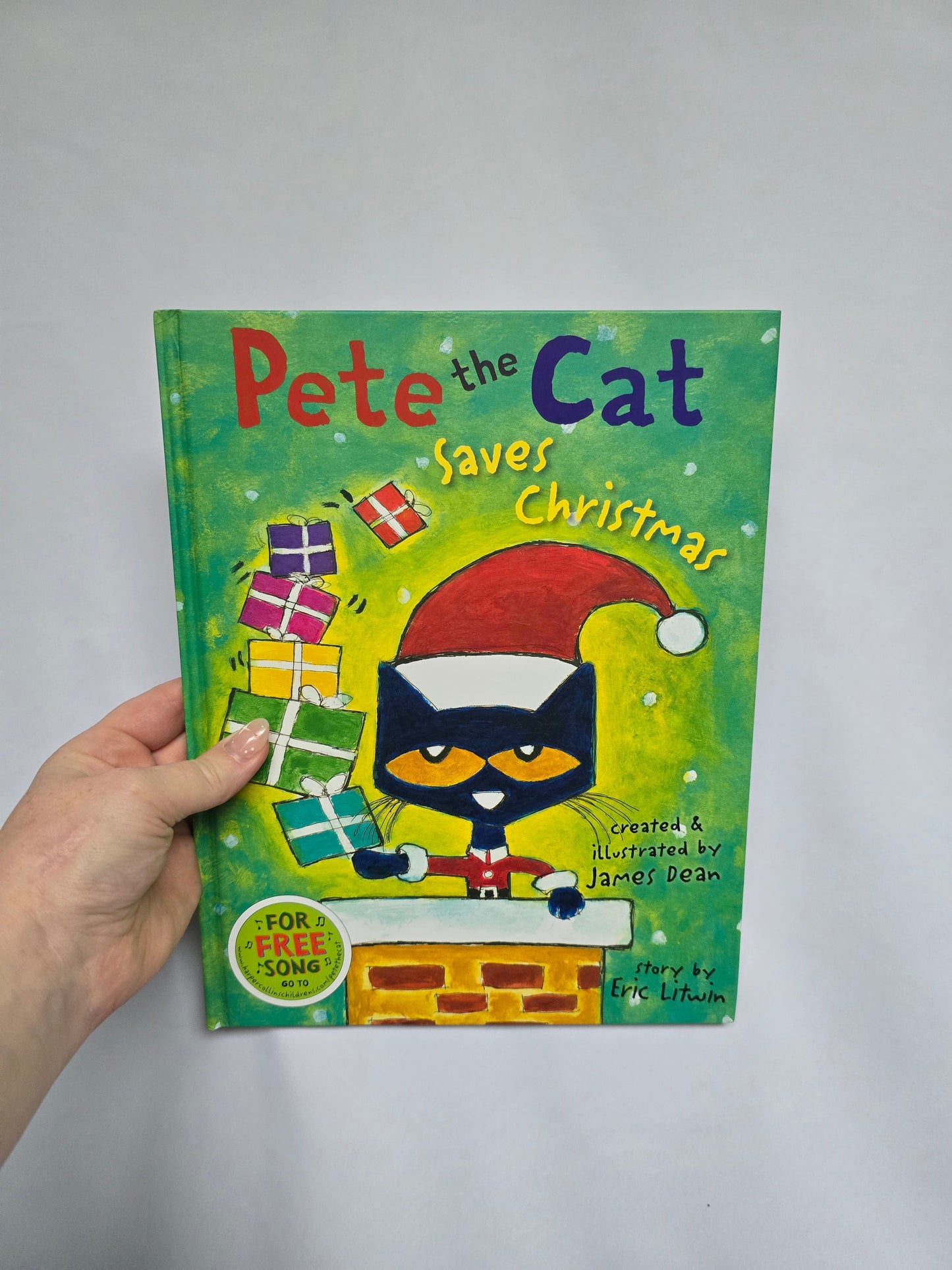 Pete the Cat Saves Christmas • Hardcover Book
