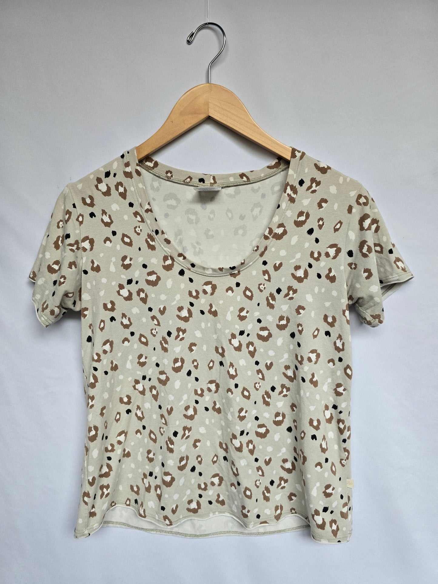 Jax & Lennon Snow Leopard Cropped Tee • X-small