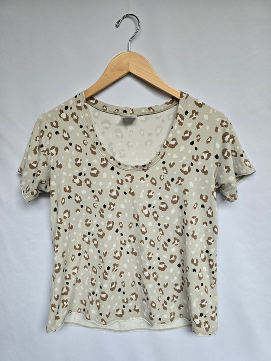 Jax & Lennon Snow Leopard Cropped Tee • X-small