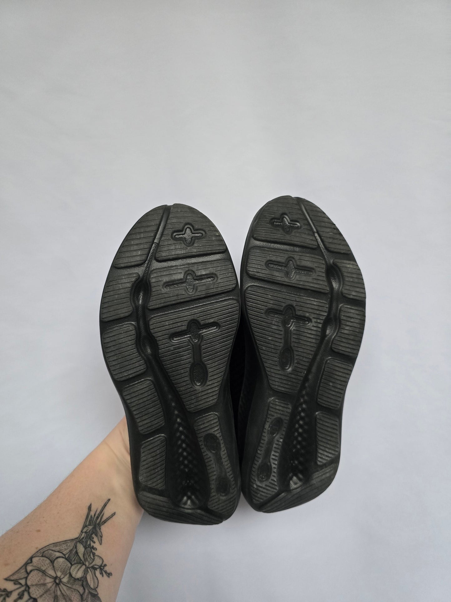 Under Armour Black Velcro Runners • 1.5C