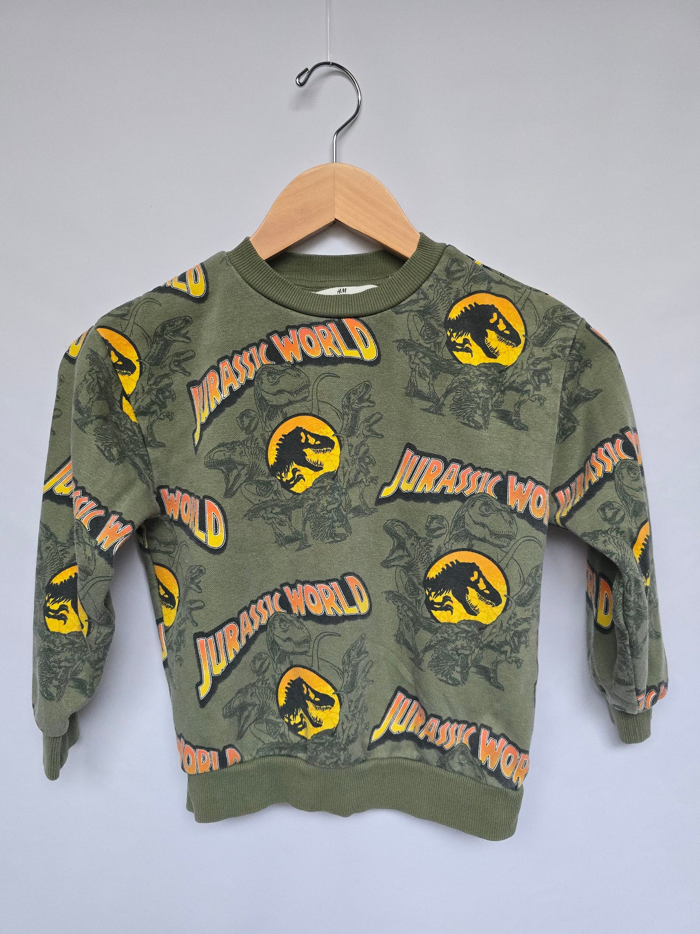 H&M Jurassic World Sweatshirt • 4-6 years