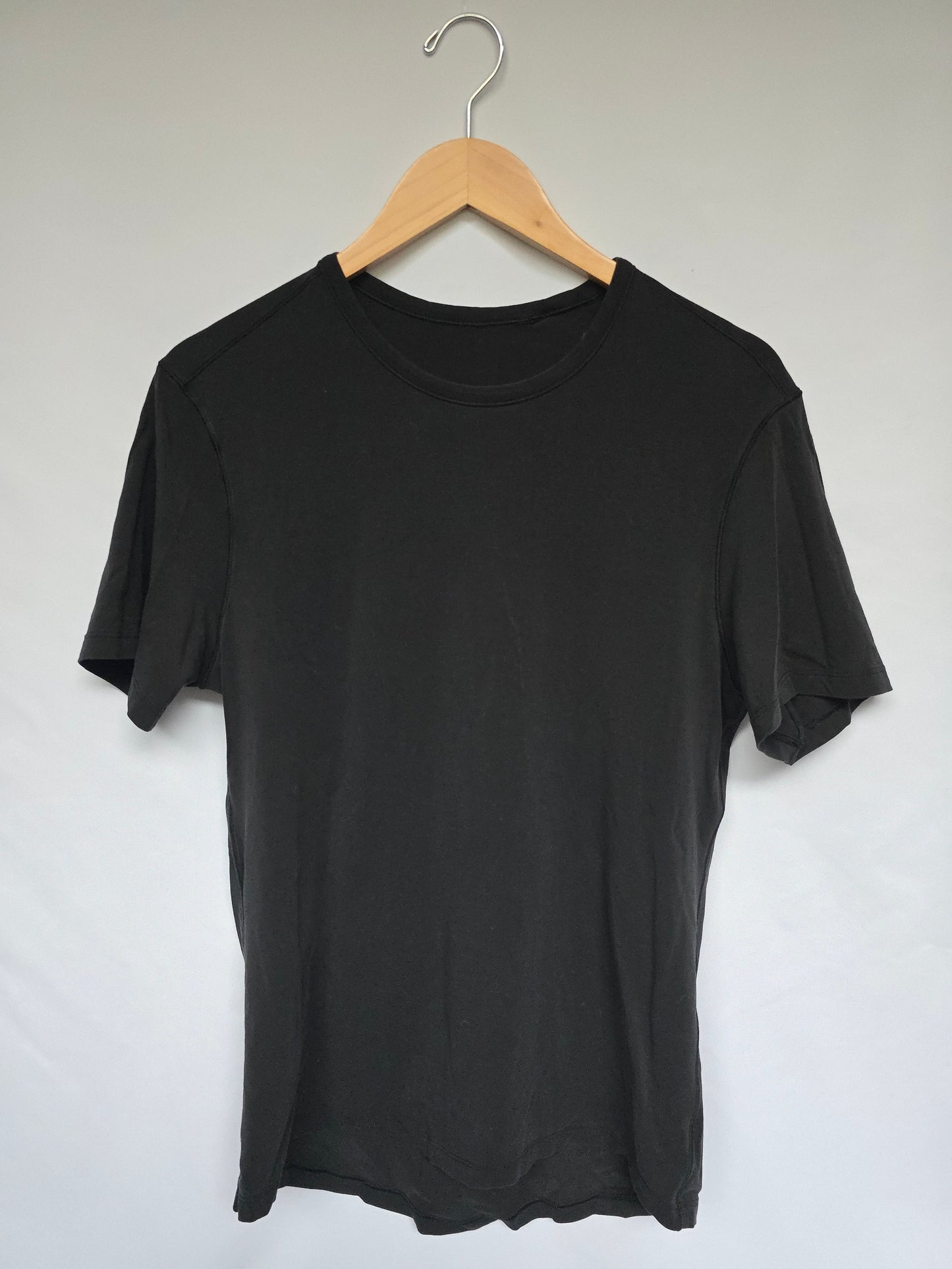Lululemon Black Tee • 8 Medium