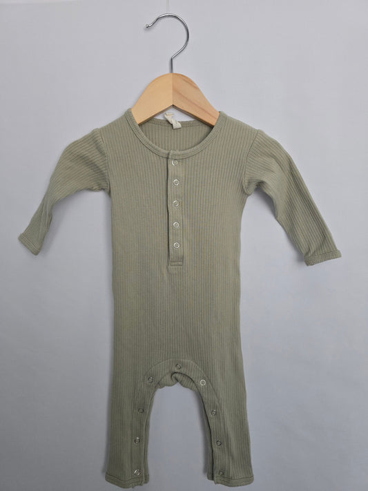 Quincy Mae Pistachio Ribbed Snap Romper • 3-6 months