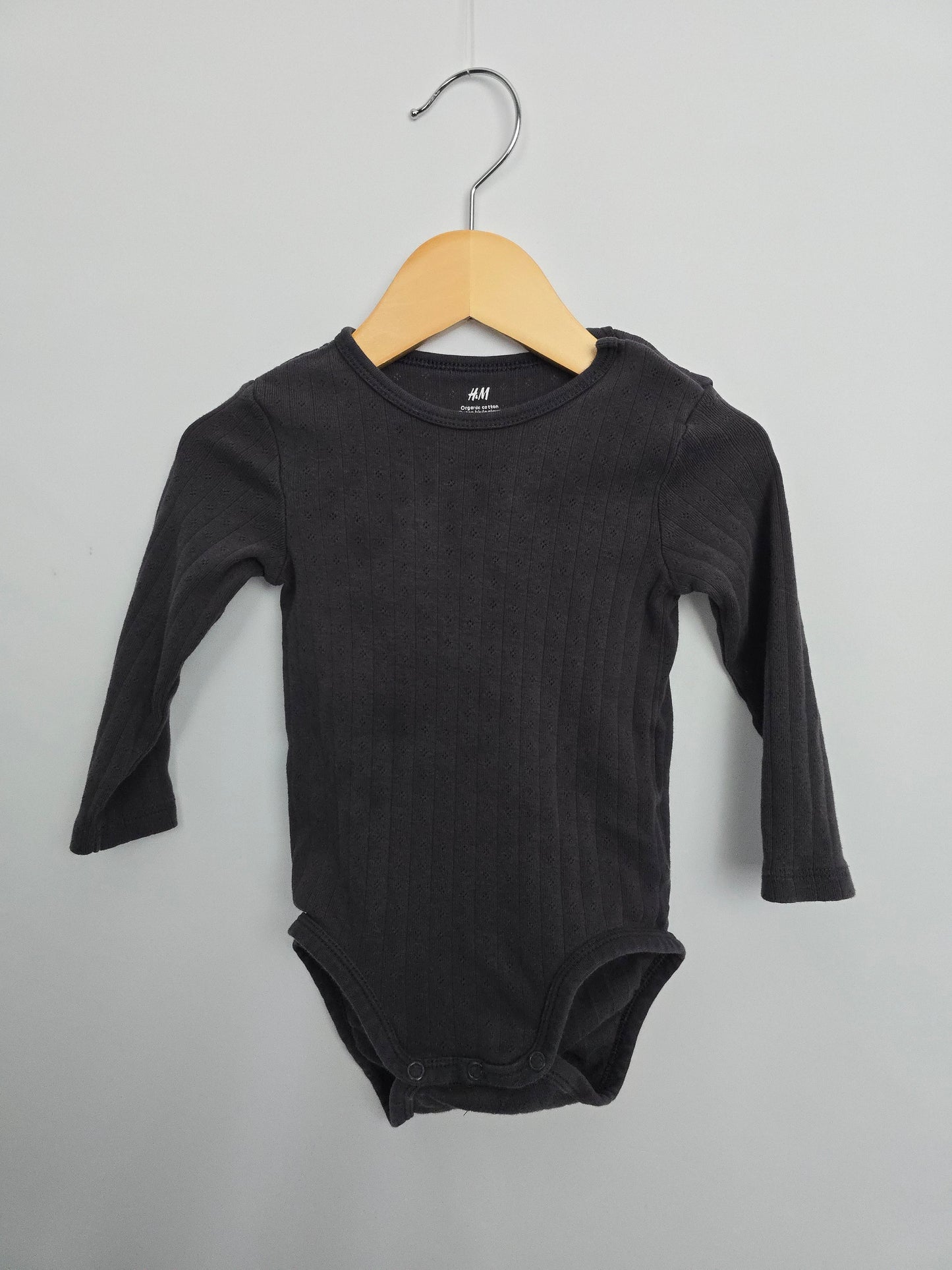 PLAY H&M Grey Bodysuit • 9-12 months