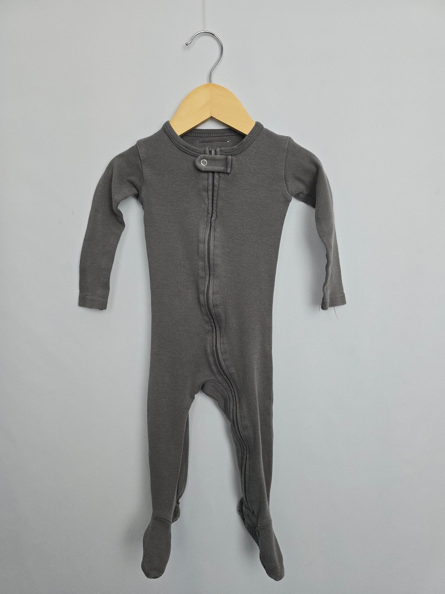 L'oved Baby Grey Zip Footie • 6-9 months