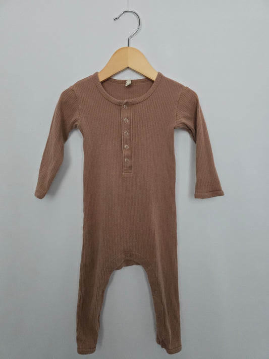 Quincy Mae Driftwood Ribbed Snap Romper • 12-18 months