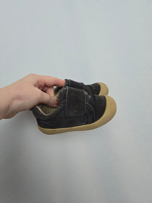 Wheat Grey Canvas Velcro Sneakers • 5C