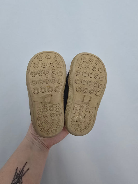 Wheat Grey Canvas Velcro Sneakers • 5C