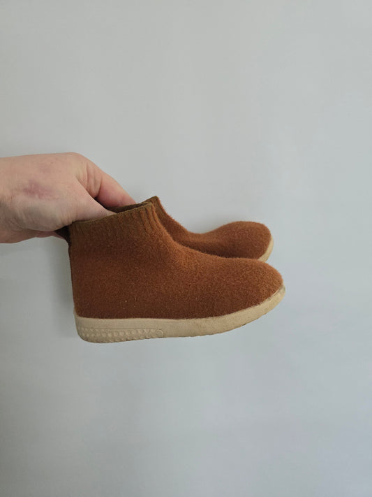 Heyfolks Chestnut Warm Booties • 8C