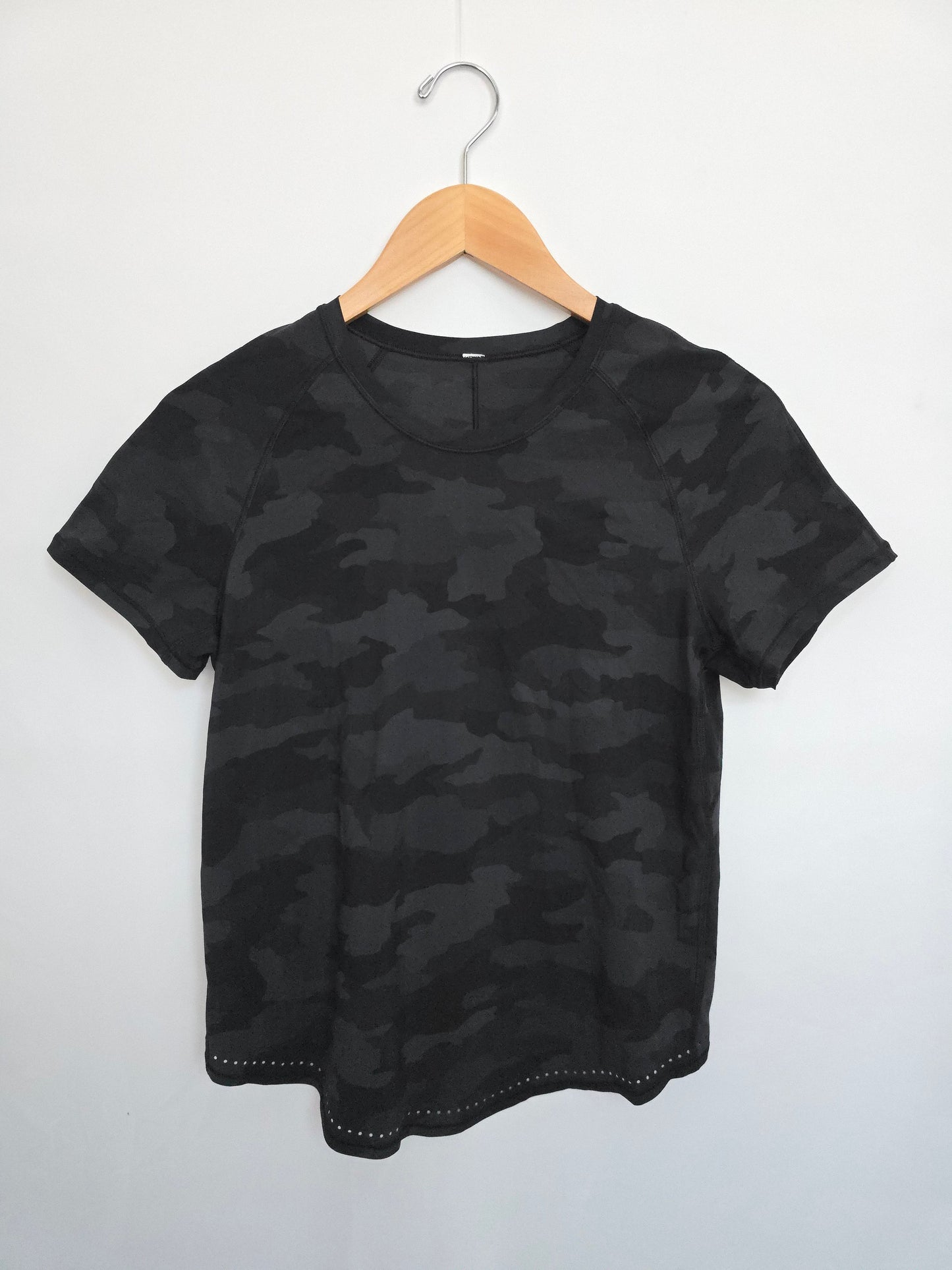 Lululemon Camo Rise & Run T-shirt • 6 Medium