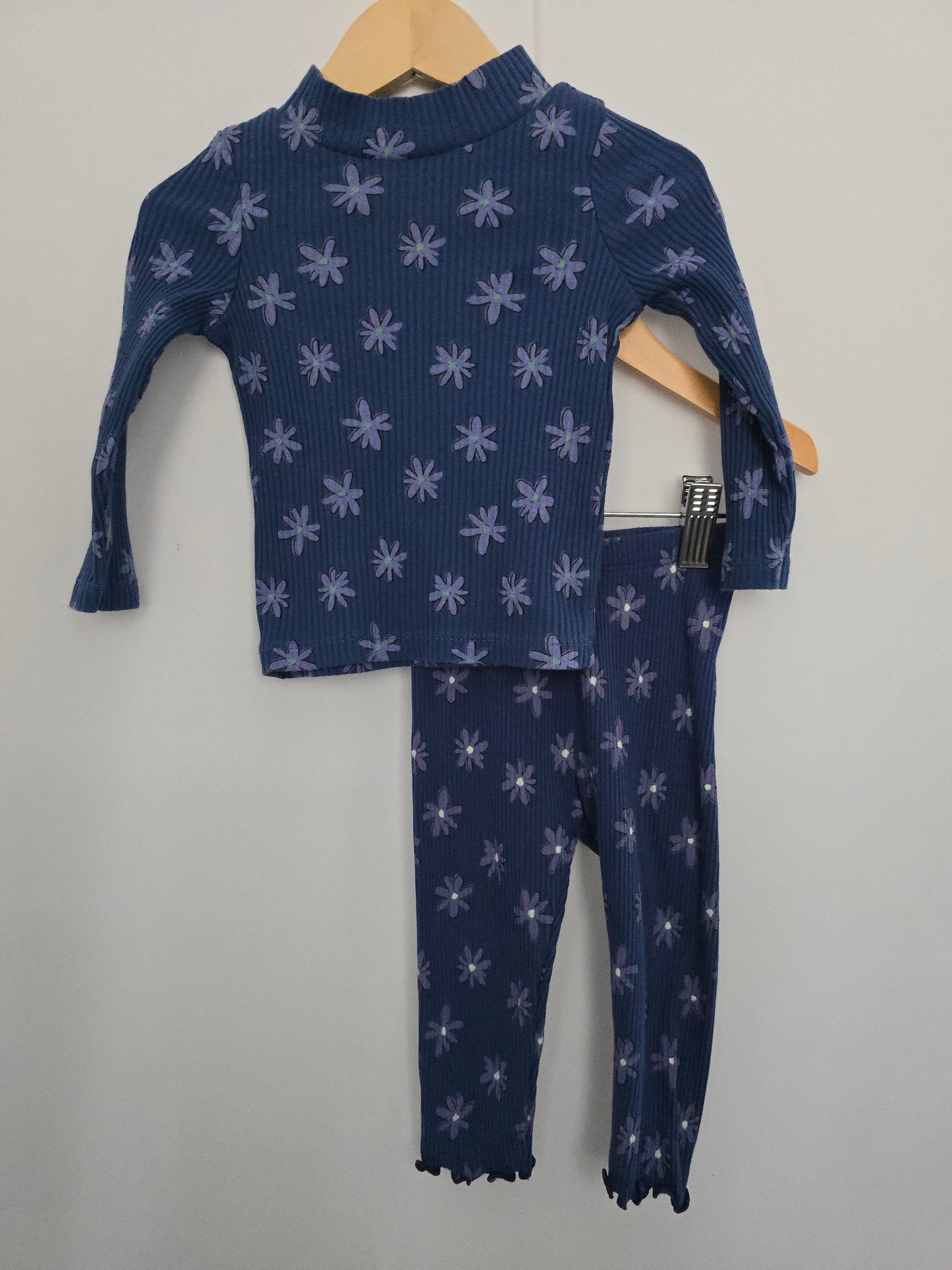 Old Navy Daisy Ribbed Set • 12-18 months