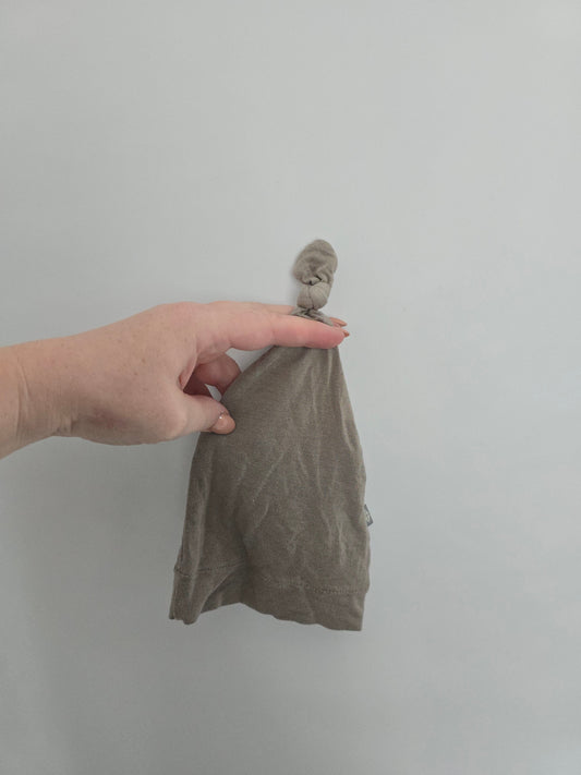 Kyte Chrome Knotted Hat • Newborn