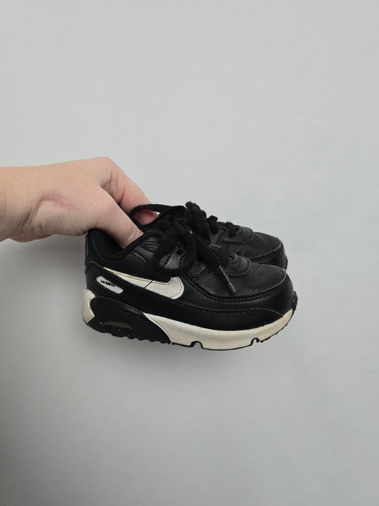 Nike Airmax Black & White Runners • 7C