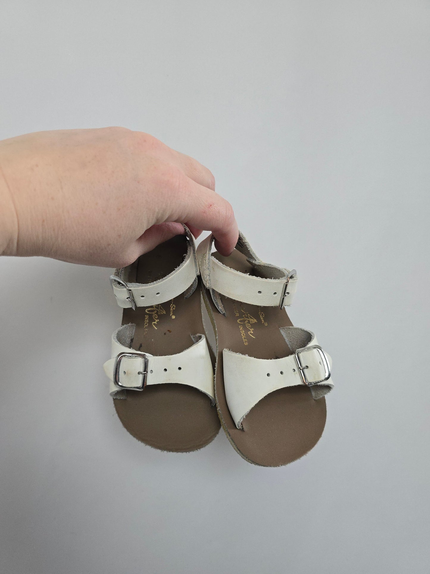 Saltwater Sandals White Surfer • 6C