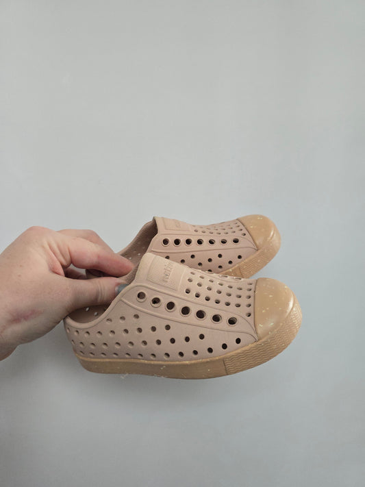 Native Jeffersons Pink Speckle • 8C