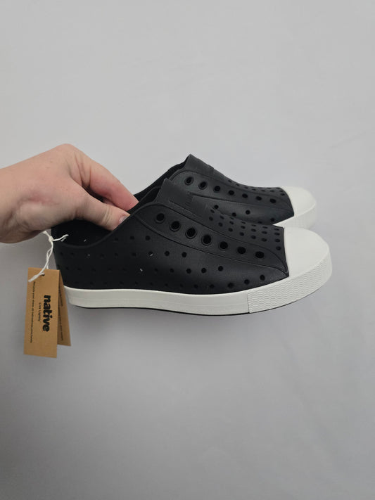 NEW Native Jefferson Black • J1