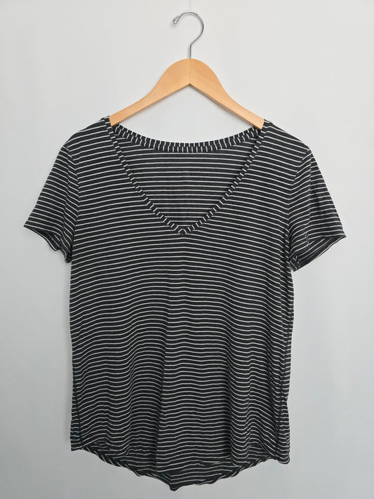 Lululemon Grey Stripe V-Neck Tee • 10 Large