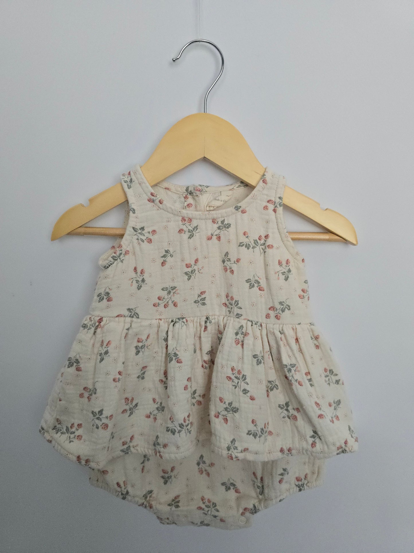 Quincy Mae Dainty Strawberry Textured Twirl Bodysuit • 0-3 months