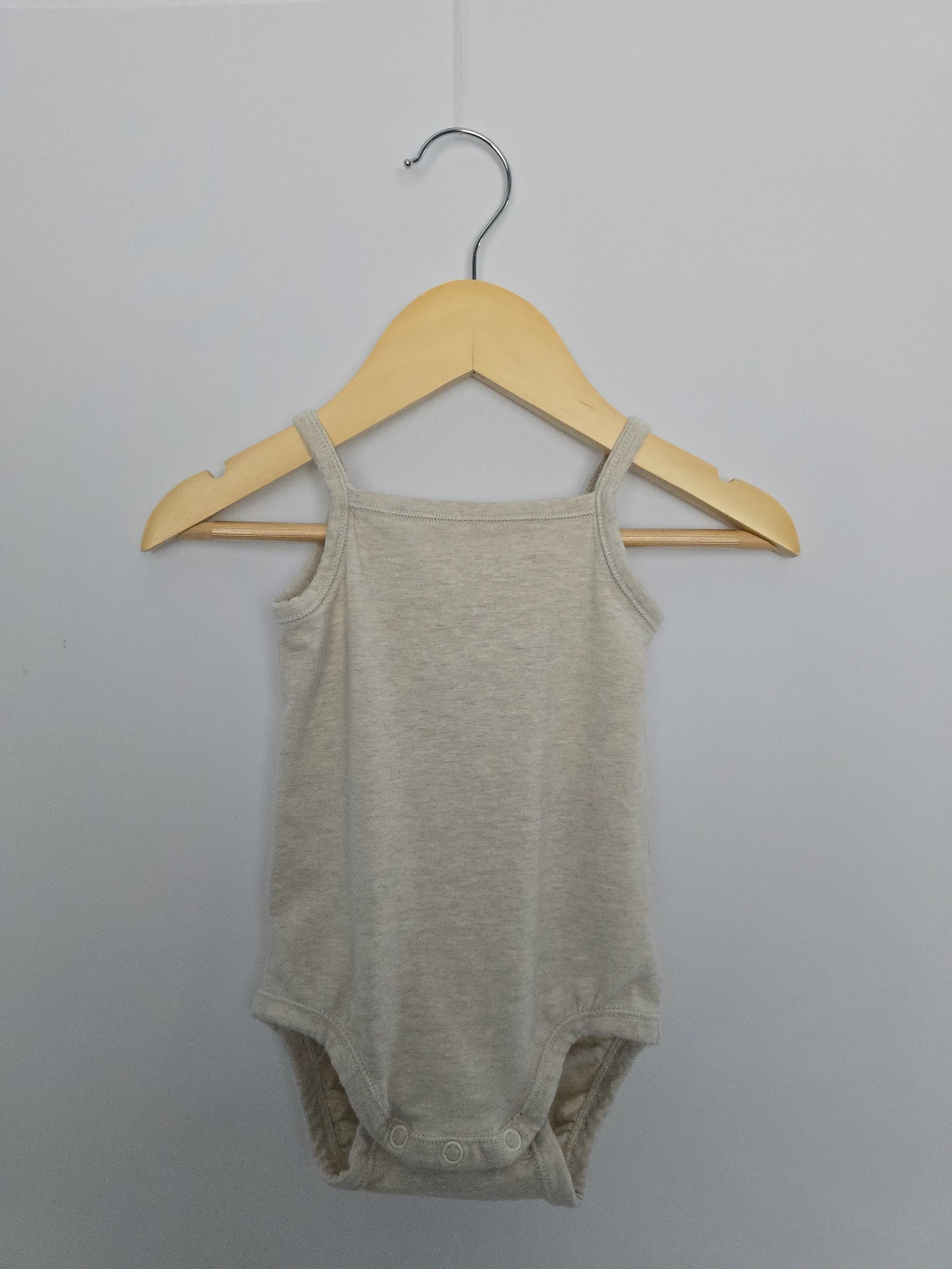 H&M Oat Tank Bodysuit • 4-6 months
