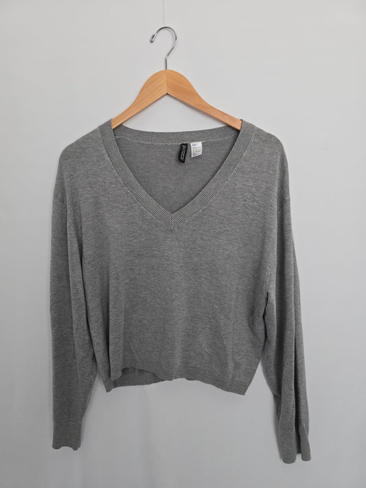 H&M Grey V Neck Cropped Knit • Medium