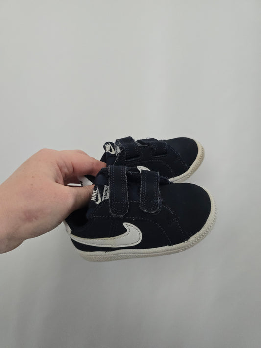 Nike Navy Velcro Sneaker • 4C
