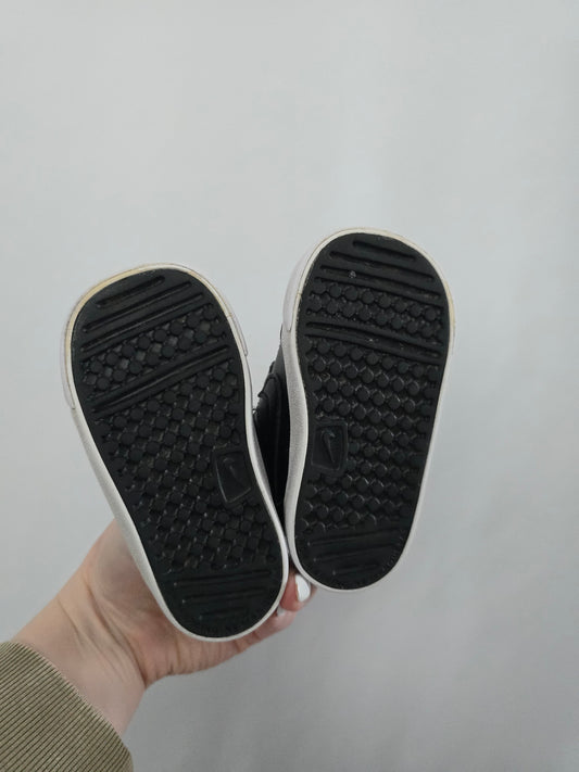 Nike Navy Velcro Sneaker • 4C