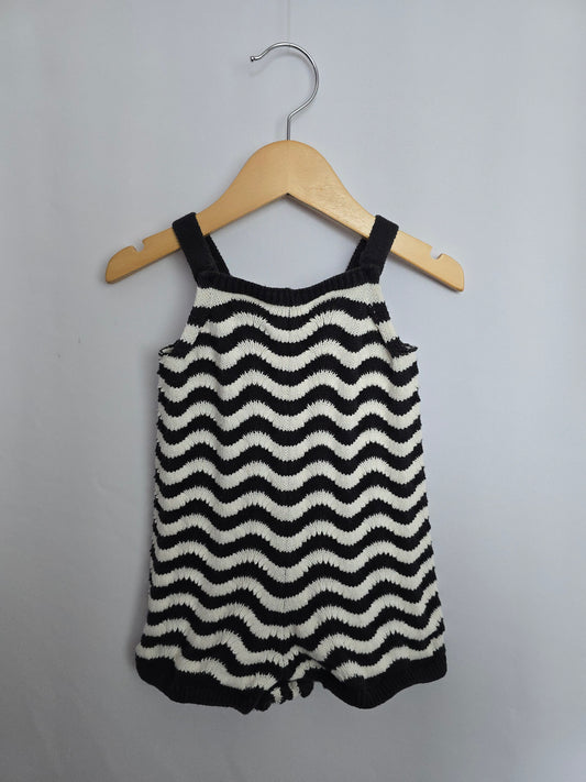 BabyGap Black & White Knit Romper •12-18 months