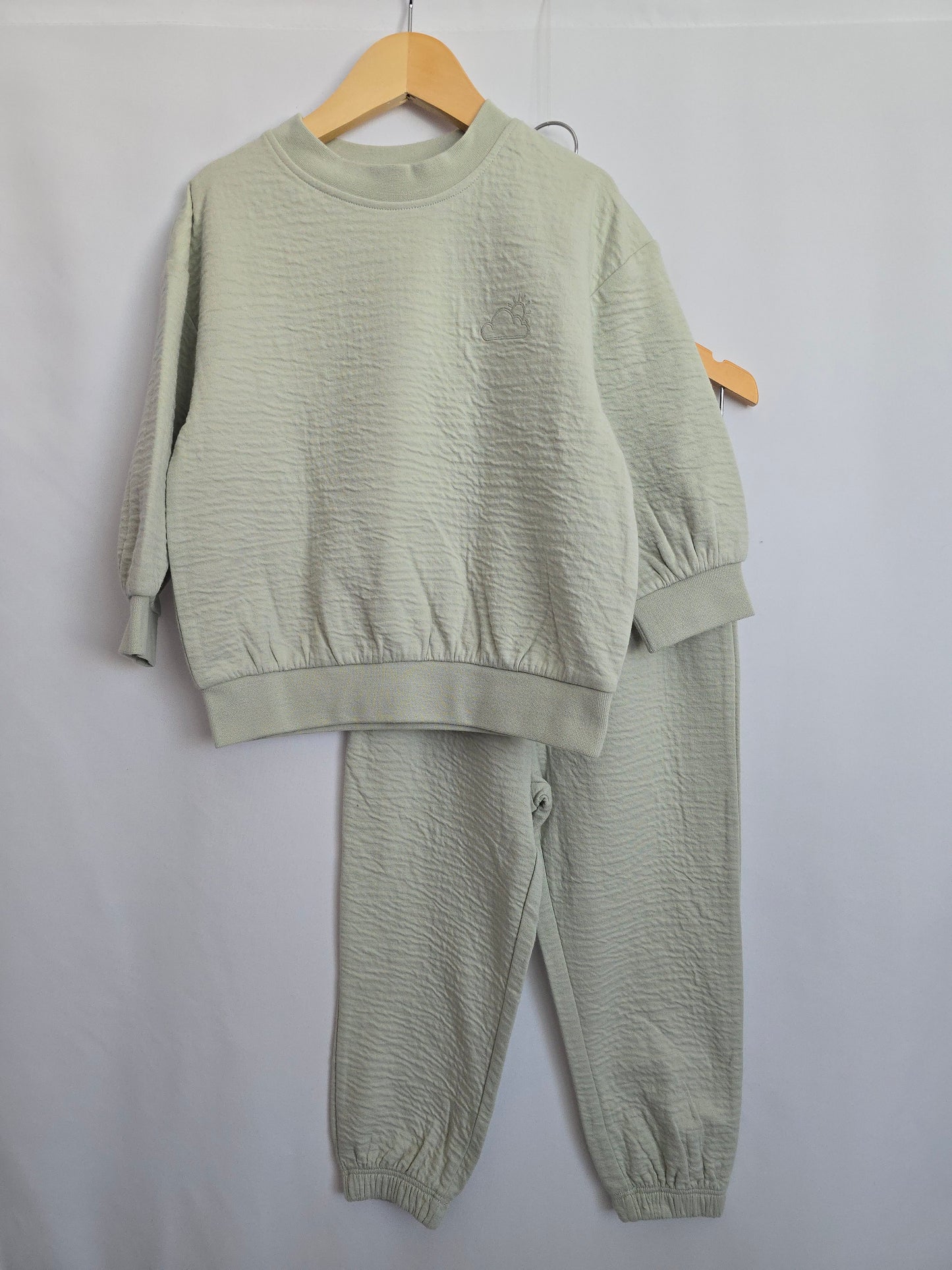 H&M Celery Textured Cloud Crewneck & Sweatpants Set • 3 years