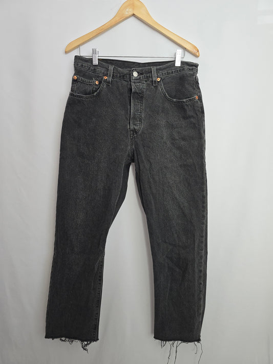 Levi's Grey Wash Mom Jean W31 L28 • Large