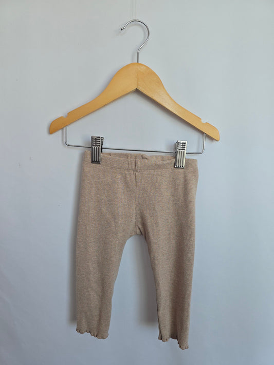 H&M Adorables Oat Ribbed Leggings • 6-9 months
