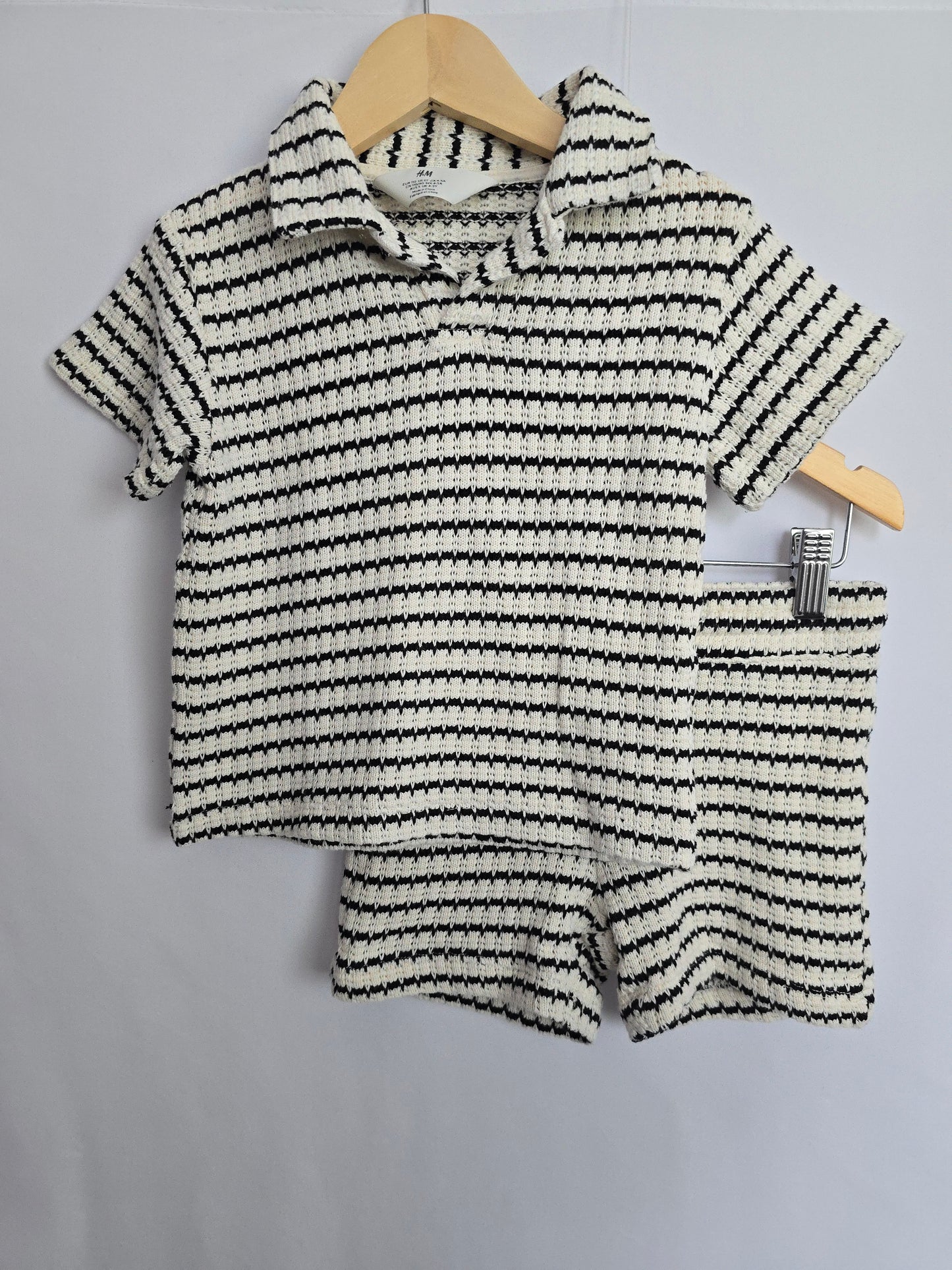 H&M Knit Shirt & Shorts Set *flaw* • 4-5 years