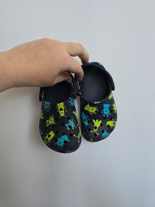 Crocs Monster • 8C