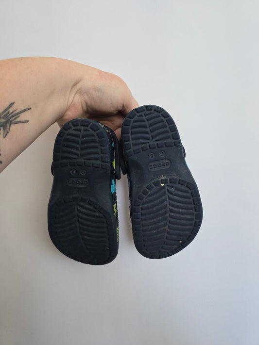 Crocs Monster • 8C